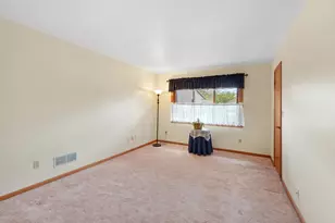 5320 S Cambridge Ln, Greenfield, WI 53221 - Photo 13