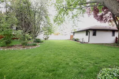 2104  Camelot Blvd, Sheboygan, WI 53081 - Photo 35