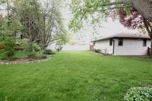 2104 Camelot Blvd, Sheboygan, WI 53081 - Photo 35