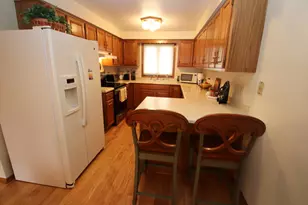 2104 Camelot Blvd, Sheboygan, WI 53081 - Photo 5