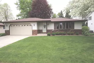 2104 Camelot Blvd, Sheboygan, WI 53081 - Photo 1