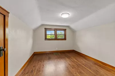 547 S Oak Park Ct, Milwaukee, WI 53214 - Photo 7