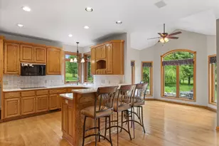 W275N1891 Cabin Creek Ct, Pewaukee, WI 53072 - Photo 11
