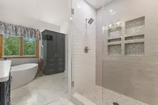 W275N1891 Cabin Creek Ct, Pewaukee, WI 53072 - Photo 23