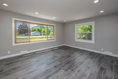 7920 W Puetz Rd, Franklin, WI 53132 - Photo 5