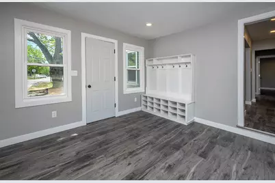 7920 W Puetz Rd, Franklin, WI 53132 - Photo 23