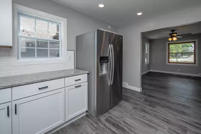 7920 W Puetz Rd, Franklin, WI 53132 - Photo 15