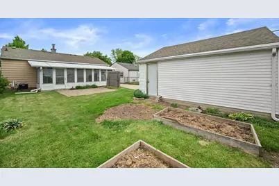 6517 W Lakefield Dr, Milwaukee, WI 53219 - Photo 27