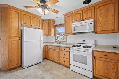 6517 W Lakefield Dr, Milwaukee, WI 53219 - Photo 7