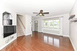 N88W18115 Duke St, Menomonee Falls, WI 53051 - Photo 5