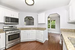 N88W18115 Duke St, Menomonee Falls, WI 53051 - Photo 11