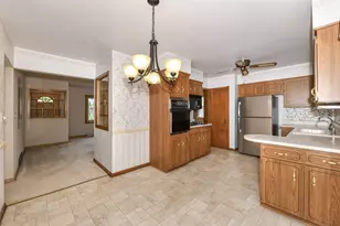 1631 W Bottsford Ave, Milwaukee, WI 53221 - Photo 9