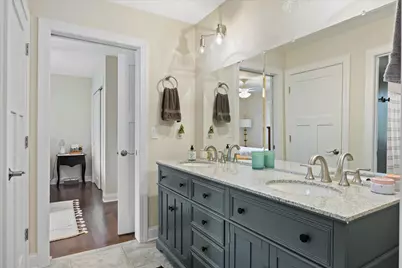 8414 W Poplar Dr, Mequon, WI 53097 - Photo 25