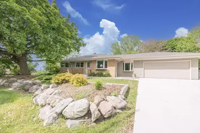 1401 S Westbrooke Pkwy, New Berlin, WI 53146 - Photo 3