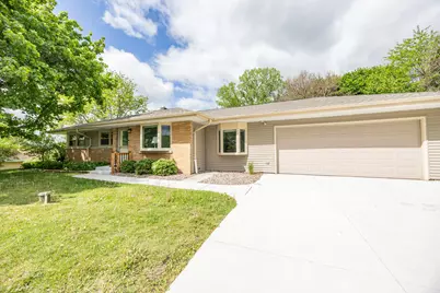 1401 S Westbrooke Pkwy, New Berlin, WI 53146 - Photo 15