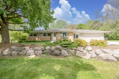 1401 S Westbrooke Pkwy, New Berlin, WI 53146 - Photo 1