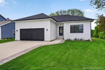 9827 W Dakota St, West Allis, WI 53227 - Photo 1