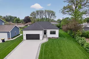 9827 W Dakota St, West Allis, WI 53227 - Photo 3