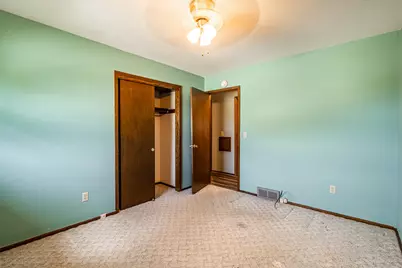 1704  Mohawk Ln, Waukesha, WI 53186 - Photo 15