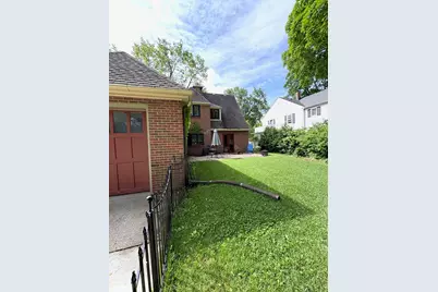 1881  Sherwood Dr, Beloit, WI 53511 - Photo 5