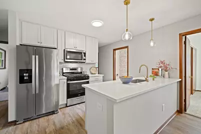726  Royal Park Rd, Racine, WI 53402 - Photo 5