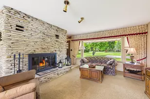 17000 W Observatory Rd, New Berlin, WI 53151 - Photo 5
