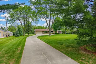 17000 W Observatory Rd, New Berlin, WI 53151 - Photo 3