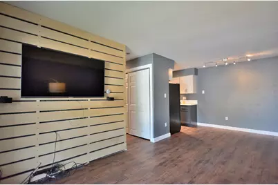 237  Madison St #52, Waukesha, WI 53188 - Photo 9