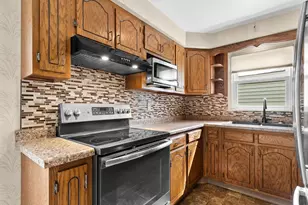 2332 37th St, Two Rivers, WI 54241 - Photo 9