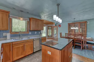 N2W31920 Twin Oaks Dr, Delafield, WI 53018 - Photo 9