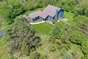 N2W31920 Twin Oaks Dr, Delafield, WI 53018 - Photo 3