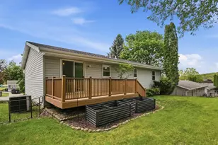 1600 Larkspur Ln, West Bend, WI 53090 - Photo 37