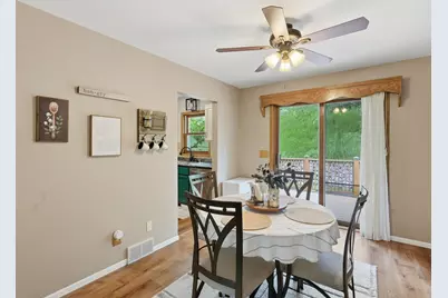 1600  Larkspur Ln, West Bend, WI 53090 - Photo 7