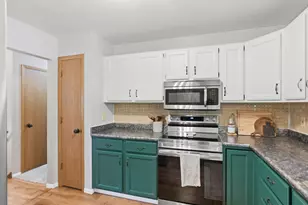 1600 Larkspur Ln, West Bend, WI 53090 - Photo 11
