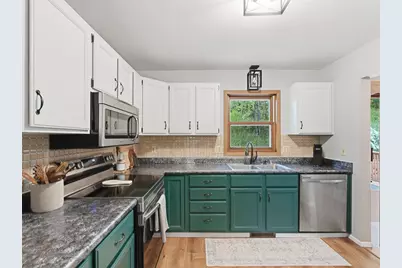 1600  Larkspur Ln, West Bend, WI 53090 - Photo 9