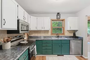 1600 Larkspur Ln, West Bend, WI 53090 - Photo 9