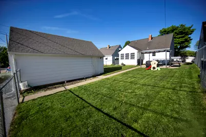 2561 S 70th St, Milwaukee, WI 53219 - Photo 19