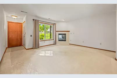 6906  Dale Dr #21, Racine, WI 53402 - Photo 3