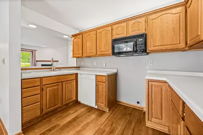 6906  Dale Dr #21, Racine, WI 53402 - Photo 9