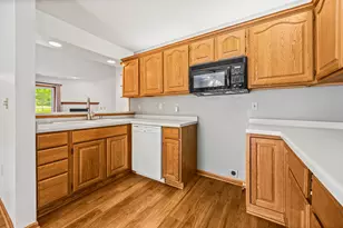 6906 Dale Dr, Racine, WI 53402 - Photo 9