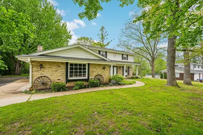 14745  Timberidge Trl, Brookfield, WI 53005 - Photo 3