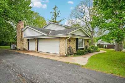 14745  Timberidge Trl, Brookfield, WI 53005 - Photo 5