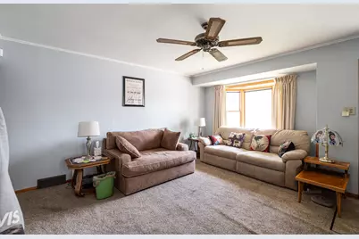 1479 S 93rd St, West Allis, WI 53214 - Photo 7