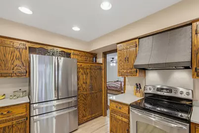 1820  Candlewood Ln, Richfield, WI 53076 - Photo 9