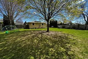 2424 W Mark Dr, Sheboygan, WI 53083 - Photo 31
