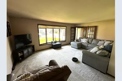 2424 W Mark Dr, Sheboygan, WI 53083 - Photo 3