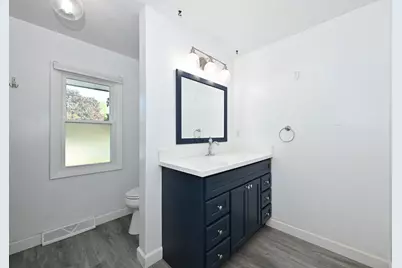 10045 W Meadow Dr, Greenfield, WI 53228 - Photo 25