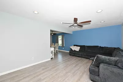 10045 W Meadow Dr, Greenfield, WI 53228 - Photo 7