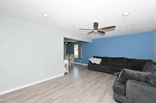 10045 W Meadow Dr, Greenfield, WI 53228 - Photo 7