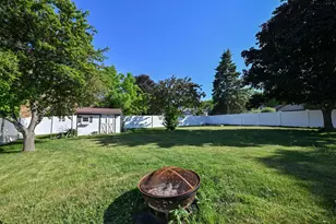 10045 W Meadow Dr, Greenfield, WI 53228 - Photo 45